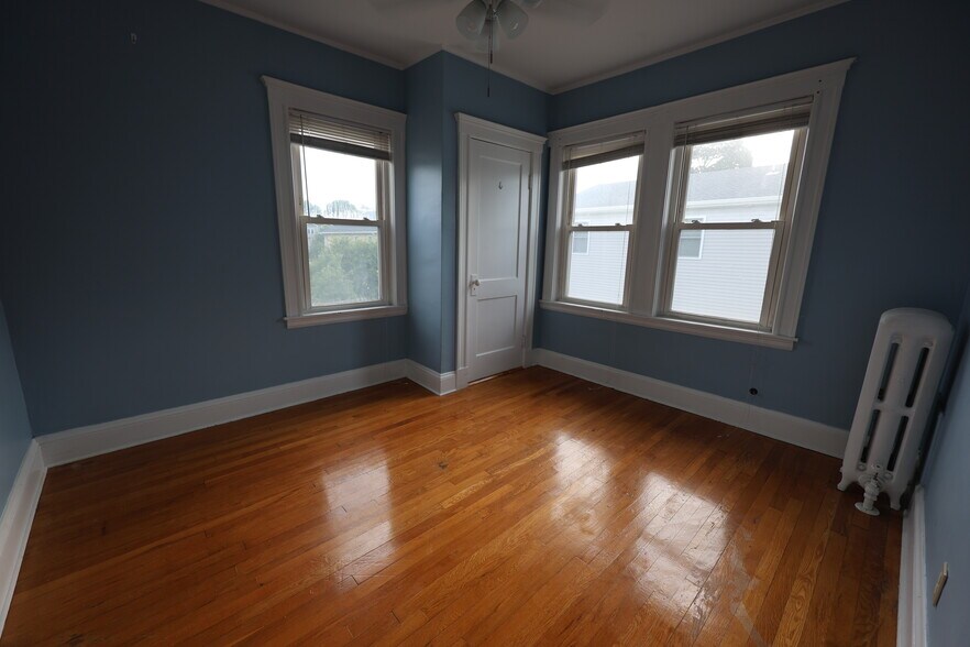 Building Photo - 12 2nd St