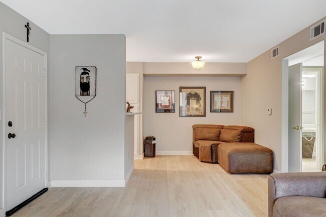 Building Photo - Chic & Convenient: Your Ground-Level Condo Retreat in Silverado Ranch