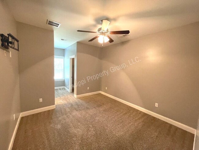 Building Photo - 4BR/4.5BA For Rent