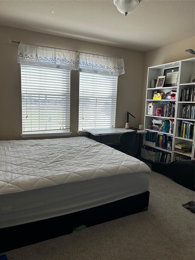 Building Photo - 619 Katmai Cir