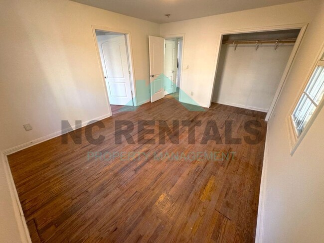 Building Photo - NEWLY RENOVATED! Spacious 6-Bedroom, 2-Bat...