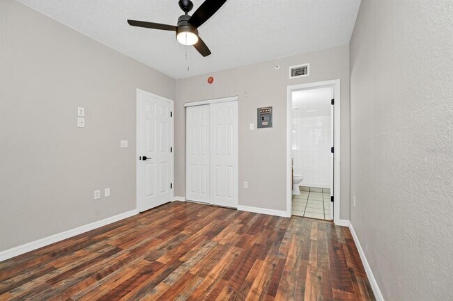Building Photo - 2954 Sadina St