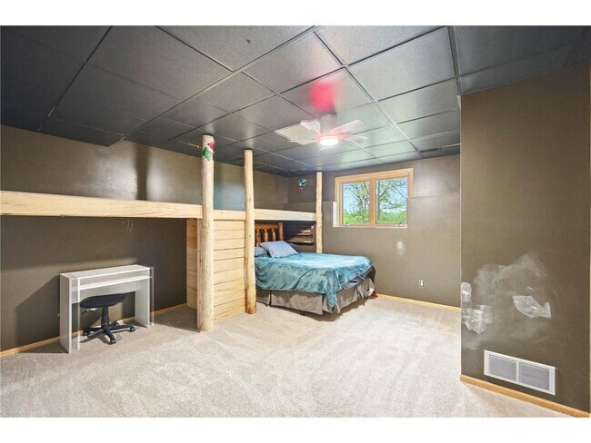 Building Photo - 17079 Paw Print Dr