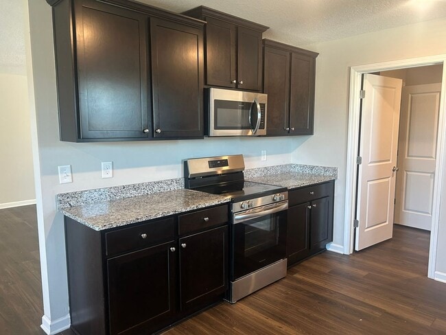 Building Photo - Stunning New Construction in the Heart of Columbus