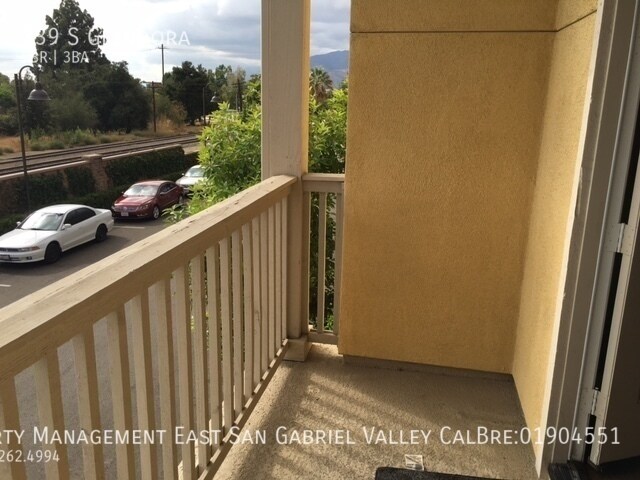 Building Photo - 339 S Glendora-