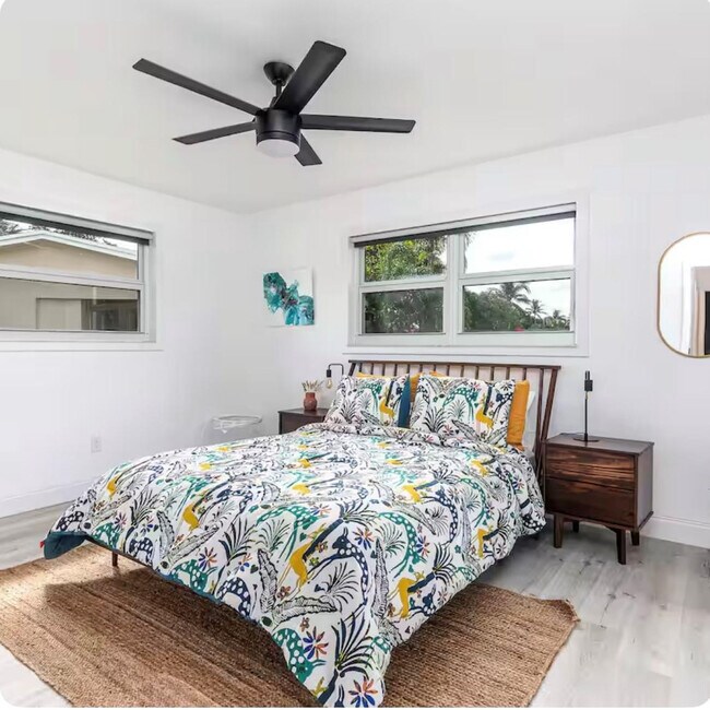 Building Photo - 2648 NW 9th Ln