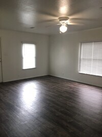 Building Photo - 4 bed, 2 bath house - available 7/10/2023