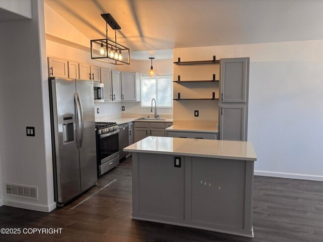 Building Photo - Beautiful East Anchorage 3 Bedroom Home!