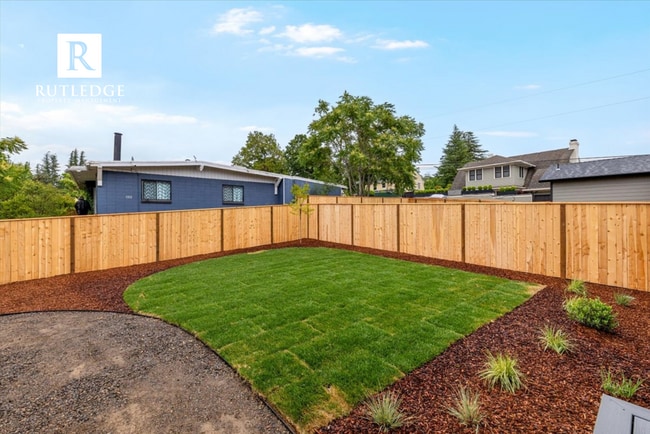 Building Photo - Newly Built 3 Bed/2 Bath Home in East Medford!