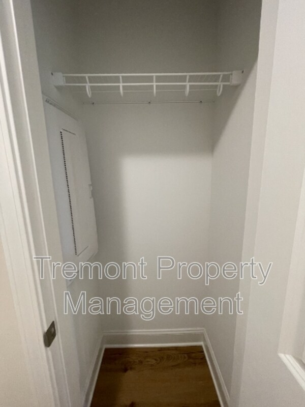 Building Photo - 1310 E 36th St