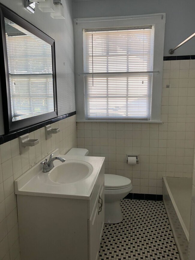 Building Photo - cute house