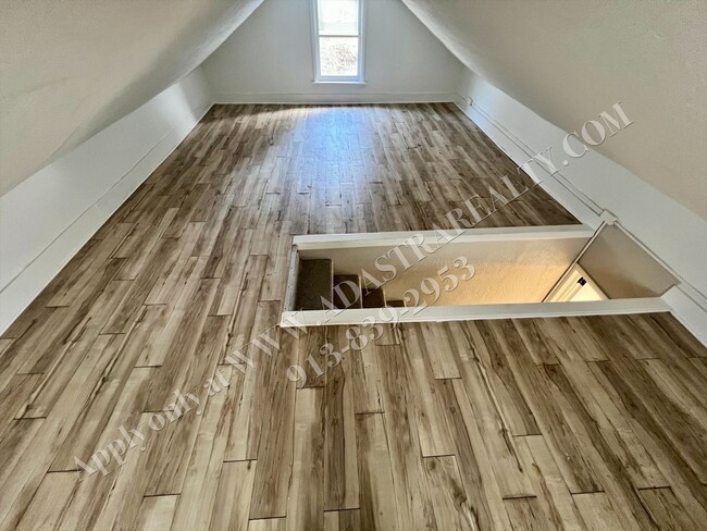 Building Photo - Updated 3 bed 2 bath home in Independence-Coming SOON!!