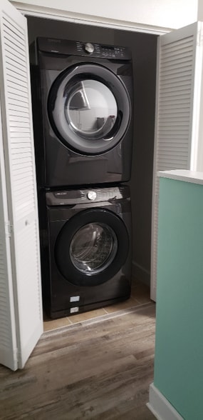 Building Photo - 161 Breezeway Ct