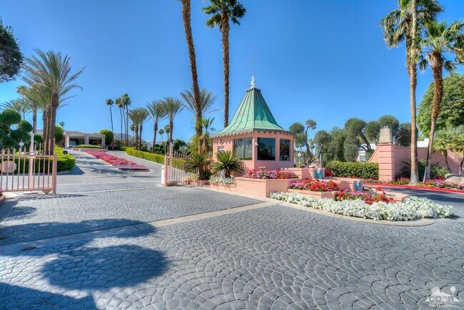 Building Photo - 47423 Medina Dr W