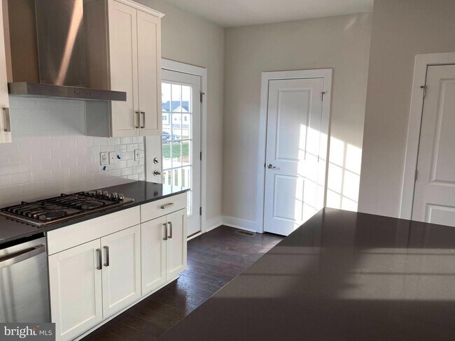 Building Photo - 232 Red Leaf Ln