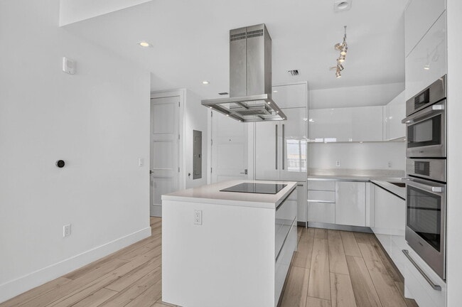Building Photo - 155 E Boca Raton Rd