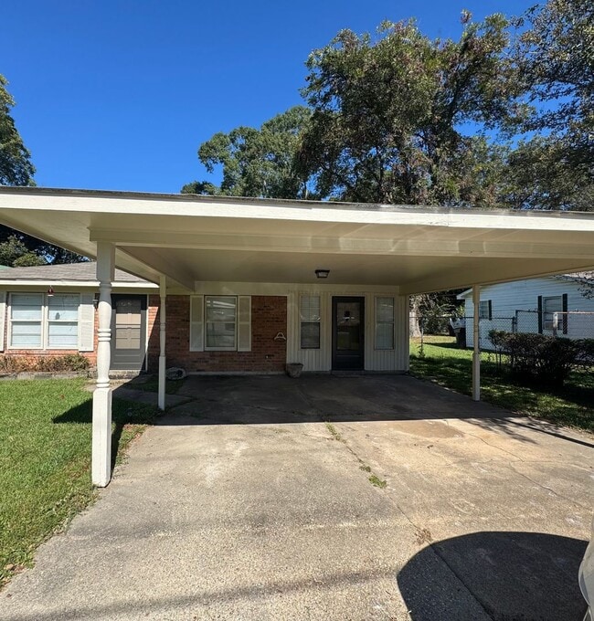 Building Photo - Completely Remodeled 3 Bed, 2 Bath Home in...