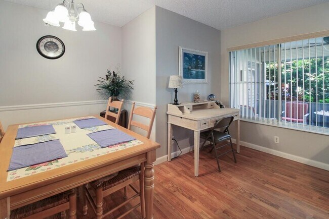 Building Photo - 407 Pine Glen Ln