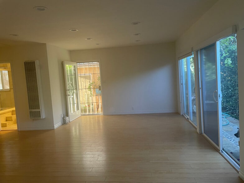 Building Photo - 8547 Airdrome St