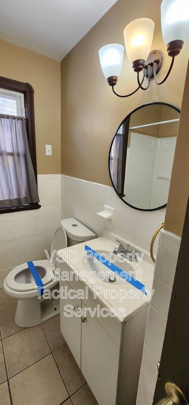 Building Photo - 5120 Clement Ave