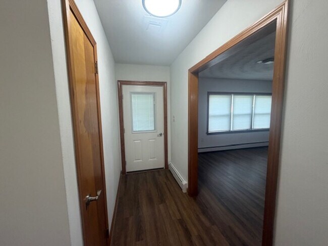 Building Photo - 549 Forest Rd