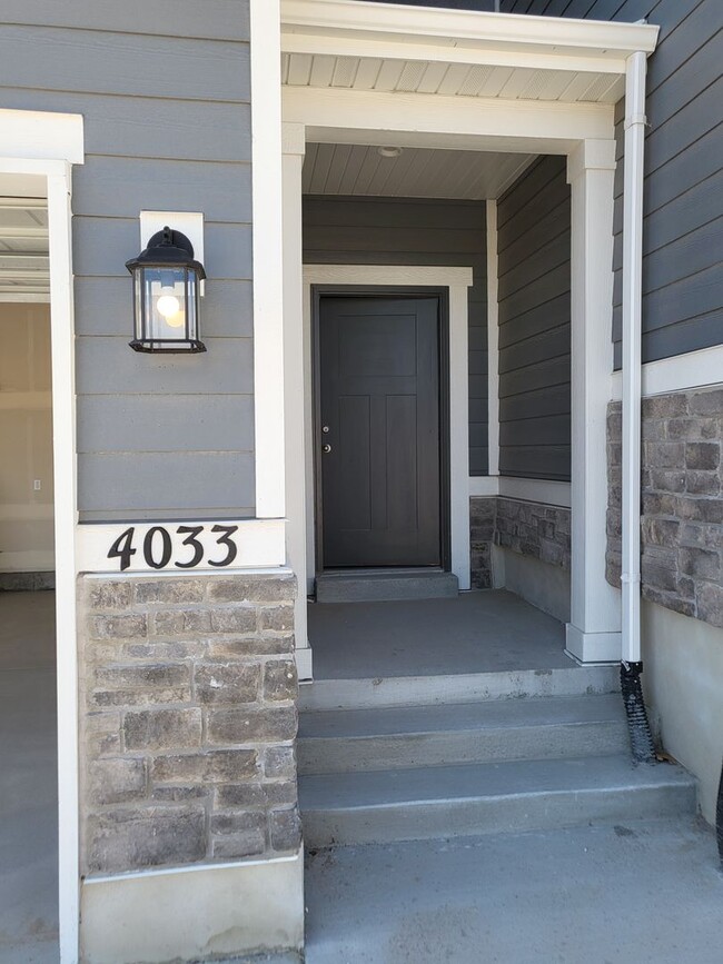 Building Photo - 6 Brand New Townhomes