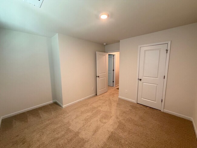 Building Photo - 607 Struy St