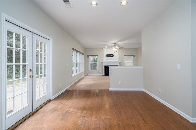 Building Photo - 174 Ennisbrook Dr SE