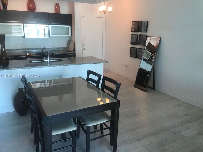 Building Photo - 950 Brickell Bay Dr