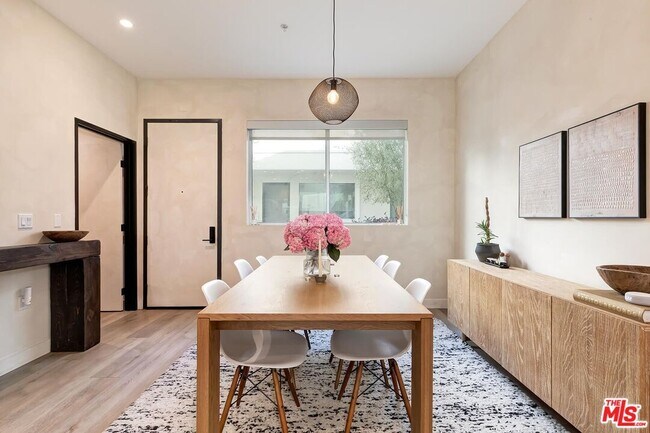 Building Photo - 957 Figueroa Terrace