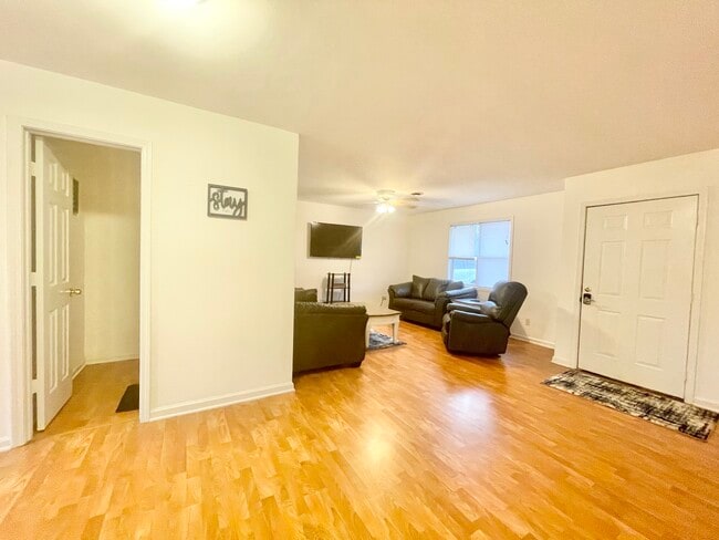 Building Photo - 210 Beaver St