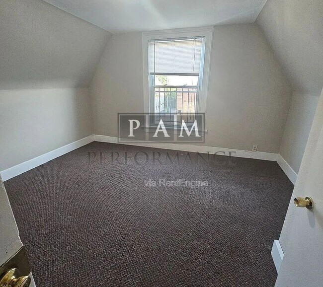 Building Photo - 2028 W Michigan St