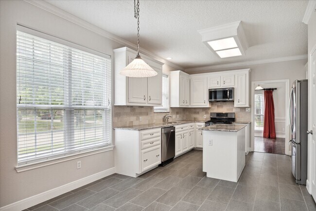 Building Photo - 20334 Hampshire Rocks Dr