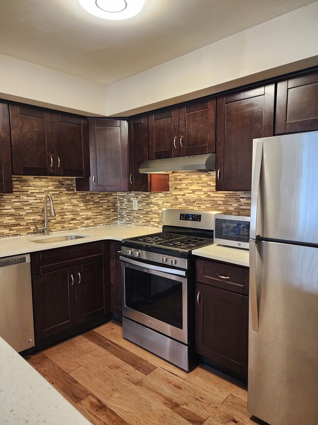 Kitchen - 303 Trinity Ct