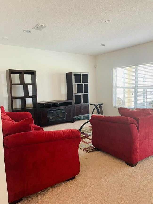 Building Photo - Brand new 4 bed 2 1/2 bath house in gated ...