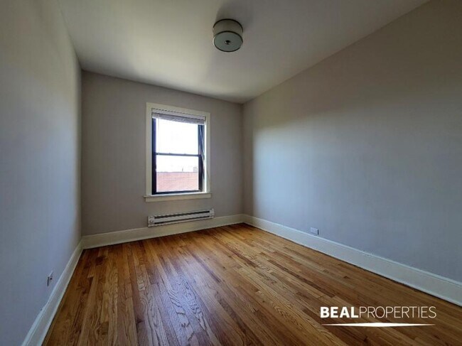 Building Photo - 1 bedroom in CHICAGO IL 60647
