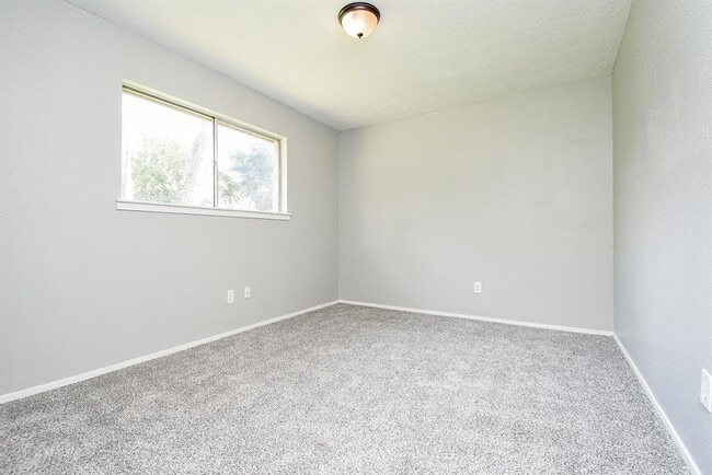 Building Photo - 23114 Newgate Dr