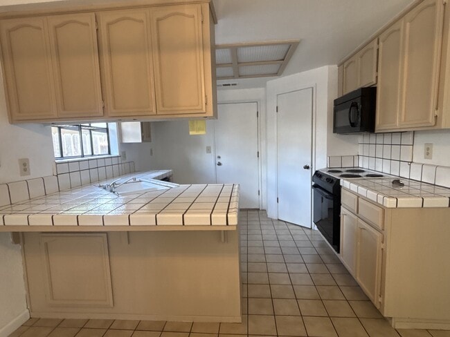 Building Photo - 5208 Maximillian Dr
