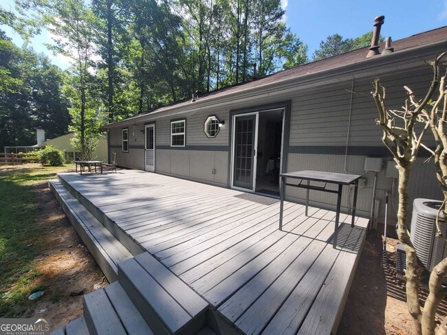 Building Photo - 235 Winona Dr