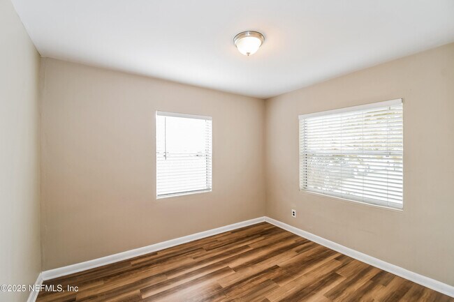 Building Photo - 5514 Windermere Dr