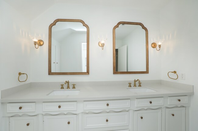 Building Photo - For Lease | 5 Bed, 2.5 Bath | 3,094 Sq Ft ...