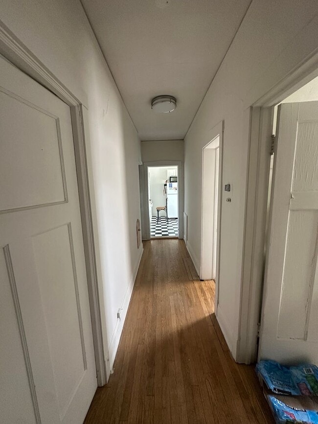 Interior Photo - 2523-29 Webster