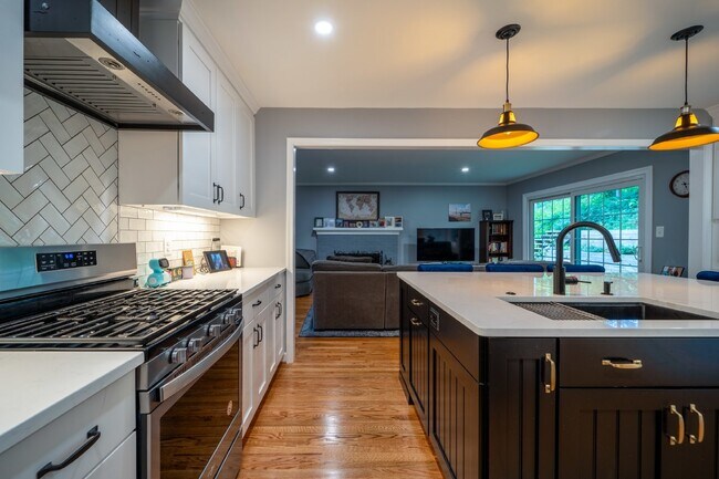 Building Photo - Extensively Renovated 4-Bedroom Home in Prime Location! Unbelievable custom kitchen.