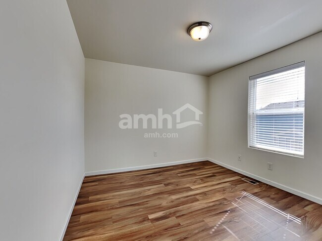 Building Photo - 2748 Moore Ave