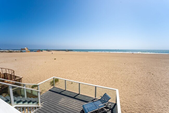 Building Photo - 5 Bedroom + 4 Bathroom Home  | Ocean Opulence | Furnished Monthly Rental