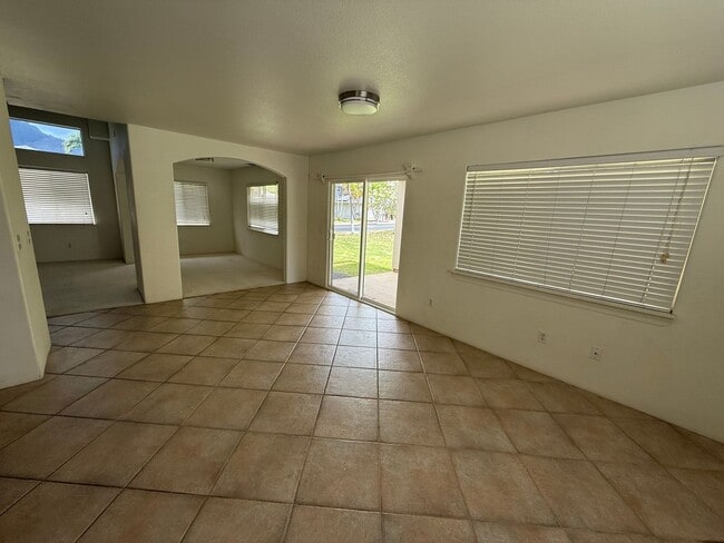 Building Photo - 4 Bedroom / 3 Bath House in The Islands Ga...