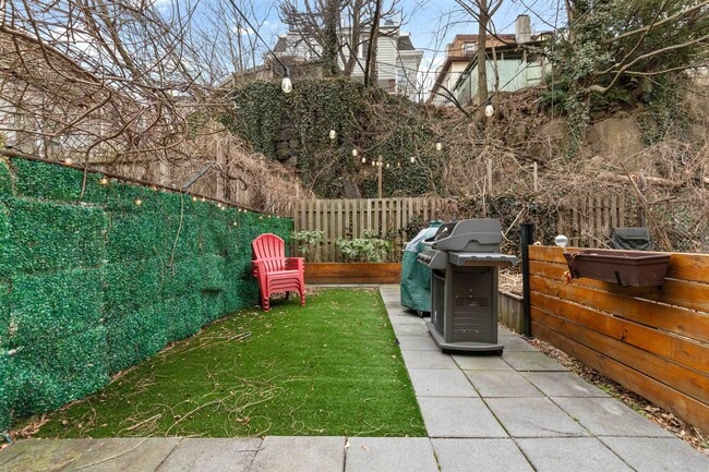 Building Photo - 447 Pavonia Ave