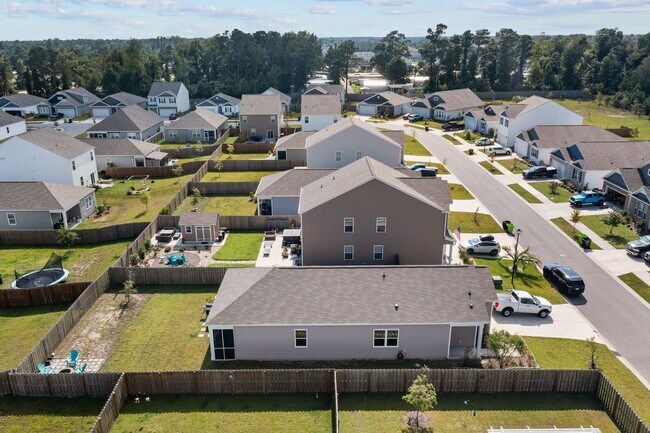 Building Photo - Home in Surf City