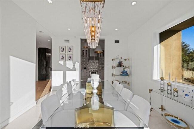 Building Photo - 4000 Bouquete St