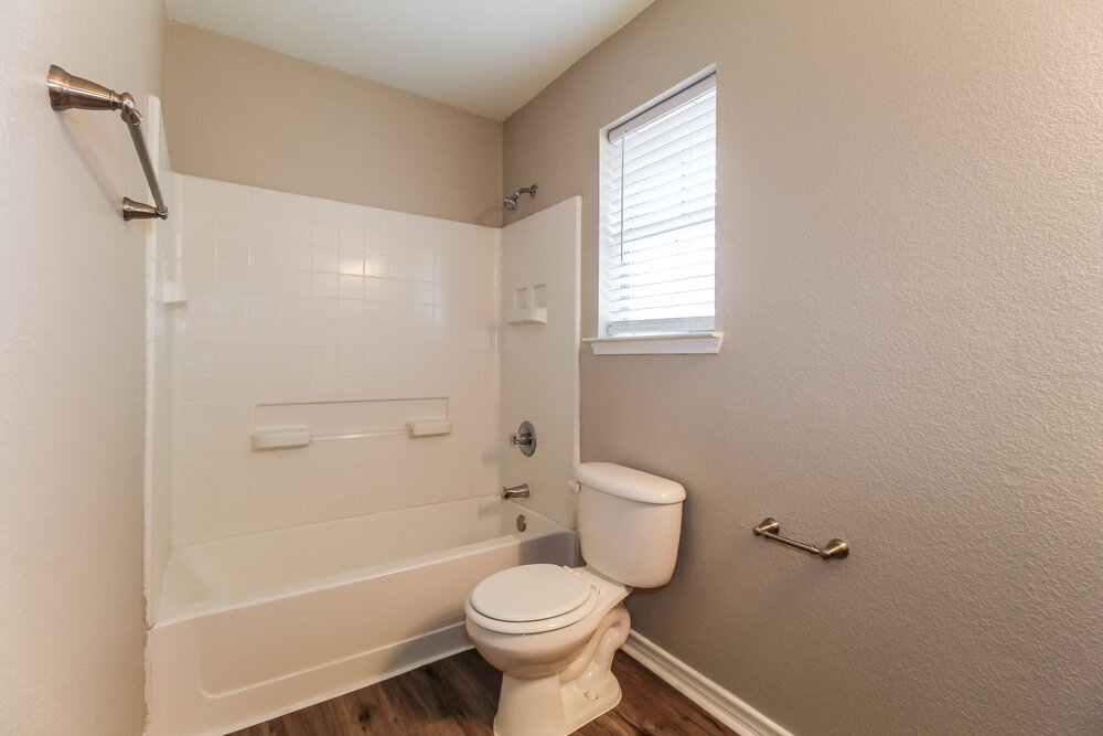 Building Photo - 310 Quail Run Rd